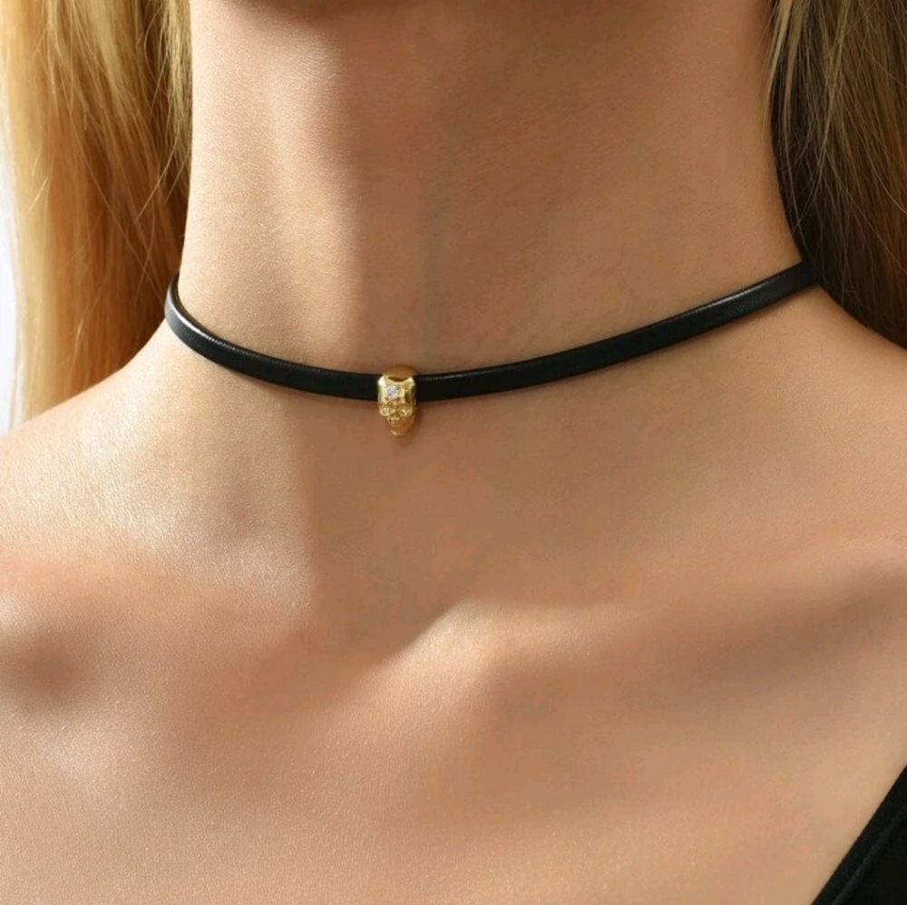 Black faux leather skull choker necklace NEW